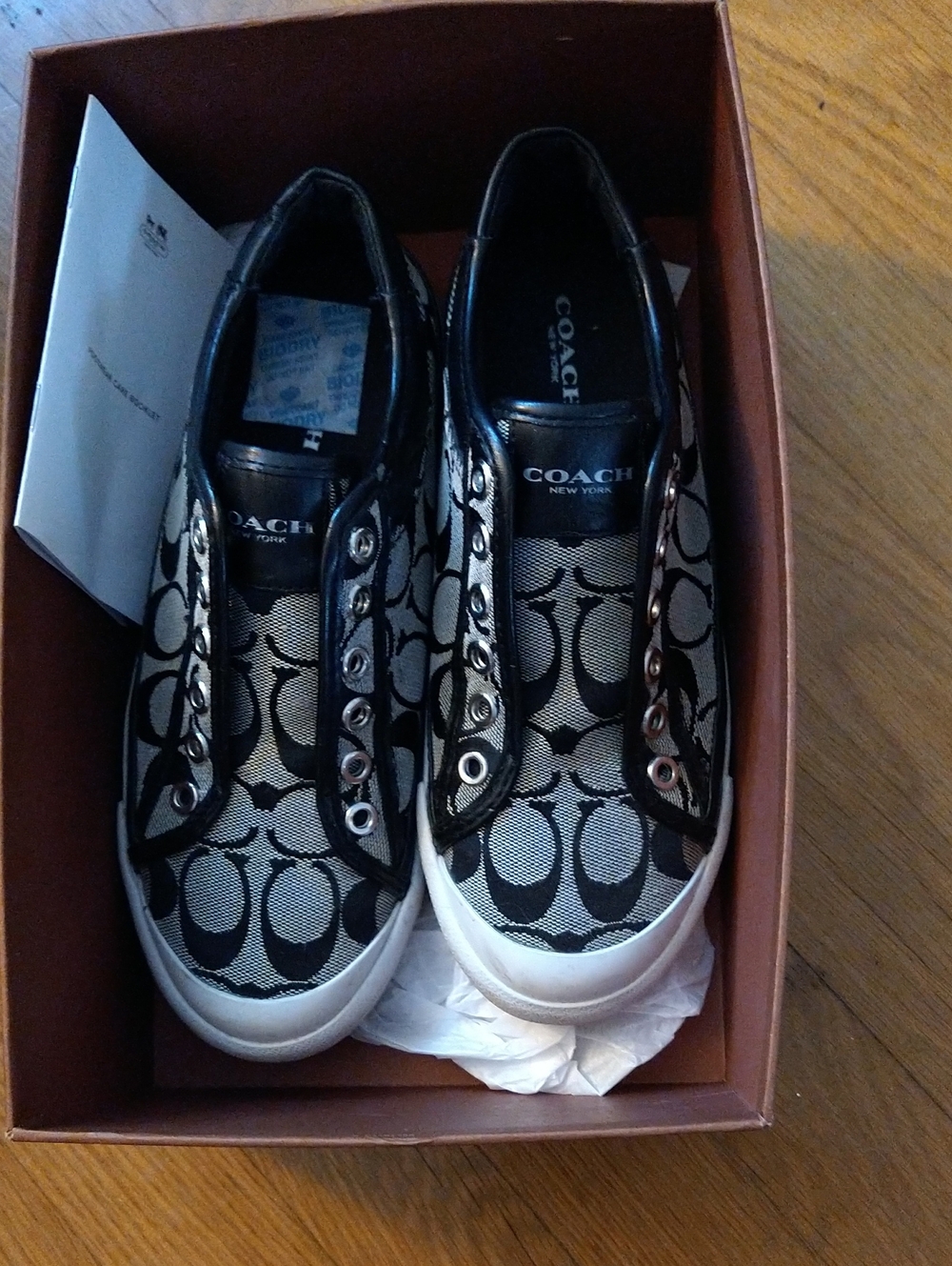 Coach Signature Slip-On Sneakers in Black & Beige -size 6.5 Excellent Condition - Picture 16 of 16